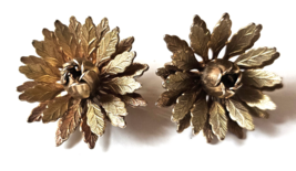 Vintage Signed Lisner Gold-tone Flower Clip-on Earrings 1.1/4&quot; Diameter - $435.54 MXN