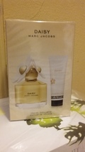 Marc Jacobs Daisy 3.4 Oz Eau De Toilette Spray Gift Set image 3