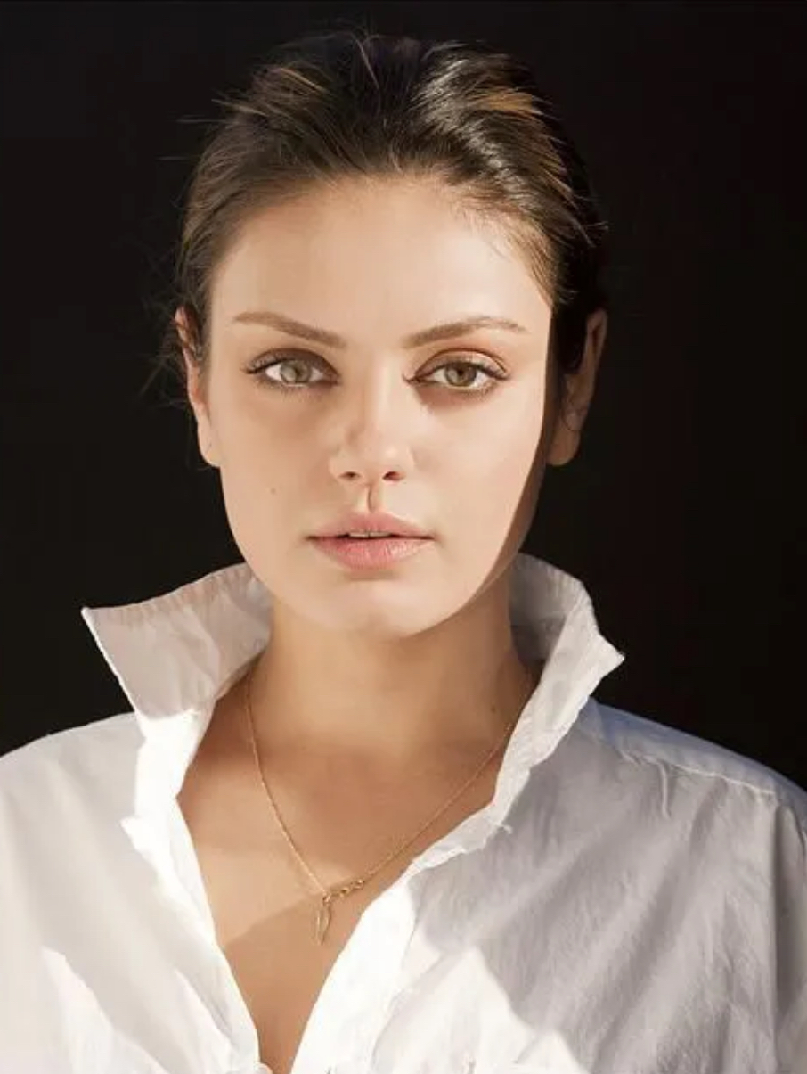 MILA KUNIS 4x6 PHOTO - $2.55