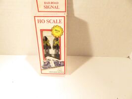 HO TRAINS -  MODEL POWER 1681- TWO HIGHWAY FLASHERS W/2 WAY SWITCH-NEW- H8 - $11.70 CAD