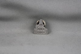  Vintage Toursit Pin - Canadian Parliament Building - Stamped Pin  - $277.32 MXN