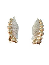 1980s Sarah Coventry Vintage White &amp; Gold Shell Clip-On Earrings: Beach-... - £11.00 GBP