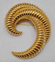 MONET Large Crescent Swirl STATEMENT BROOCH Pin Textured Gold Tone Class... - £31.43 GBP