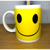 Smiley Faced Happy Emoji Coffee Tea Mug 8 Oz Size Unbranded - $12.16 CAD
