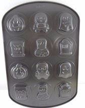 Wilton Halloween Cookie Sandwich Pan 2105-0481 6 designs Non-Stick - £18.46 GBP