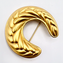 Vintage Gold Tone Textured Swirl Pin Brooch - $15.84