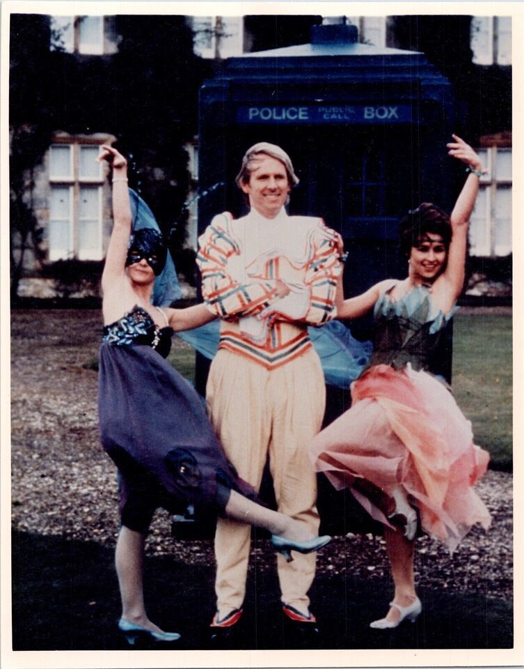 Doctor Who Peter Davison Sarah Sutton Janet Fielding by Tardis 1981 8x10 photo - $12.99