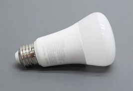 Philips Hue 464487 White and Color Ambiance A19 Bluetooth LED Smart Bulb image 2