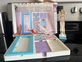TOMY &quot;Kimberly Kut-Outs&quot; No. 2527 Box Tray Plates Doll Crayon Vintage 1983 - $470.27 MXN