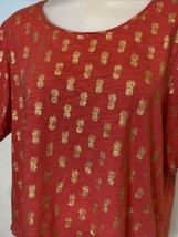 Chico&#39;s Women&#39;s Tee Shirt Coral with Metallic Gold Pineapples Size Large - £11.87 GBP
