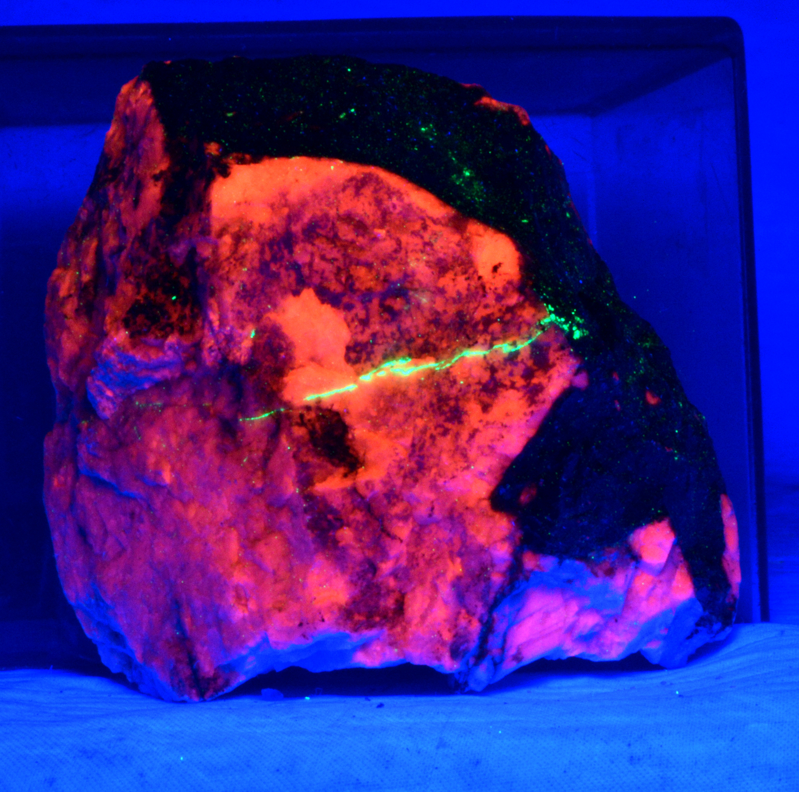 Primary image for #5141 Fluorescent Mineral - Franklin New Jersey