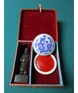 CHINESE STAMP WAX SET IN SILK BOX MUD WARRIOR STONE CARVED STATUE PEDEST... - $2,370.72 MXN