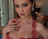 SELENA GOMEZ 4x6 PHOTO - $2.55