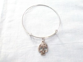 NEW FLORAL DECOR SUGAR SKULL CHARM ON SILVER ADJUSTABLE BANGLE BRACELET - $110.06 MXN