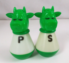 Vintage 1970s MCM Green &amp; White Cows Plastic Salt &amp; Pepper Shakers Hong ... - $181.48 MXN
