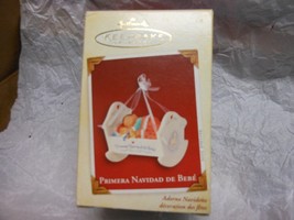 Hallmark Keepsake &quot;Primera Navidad De Bebe&quot; 2005 Ornament NEW - $181.14 MXN