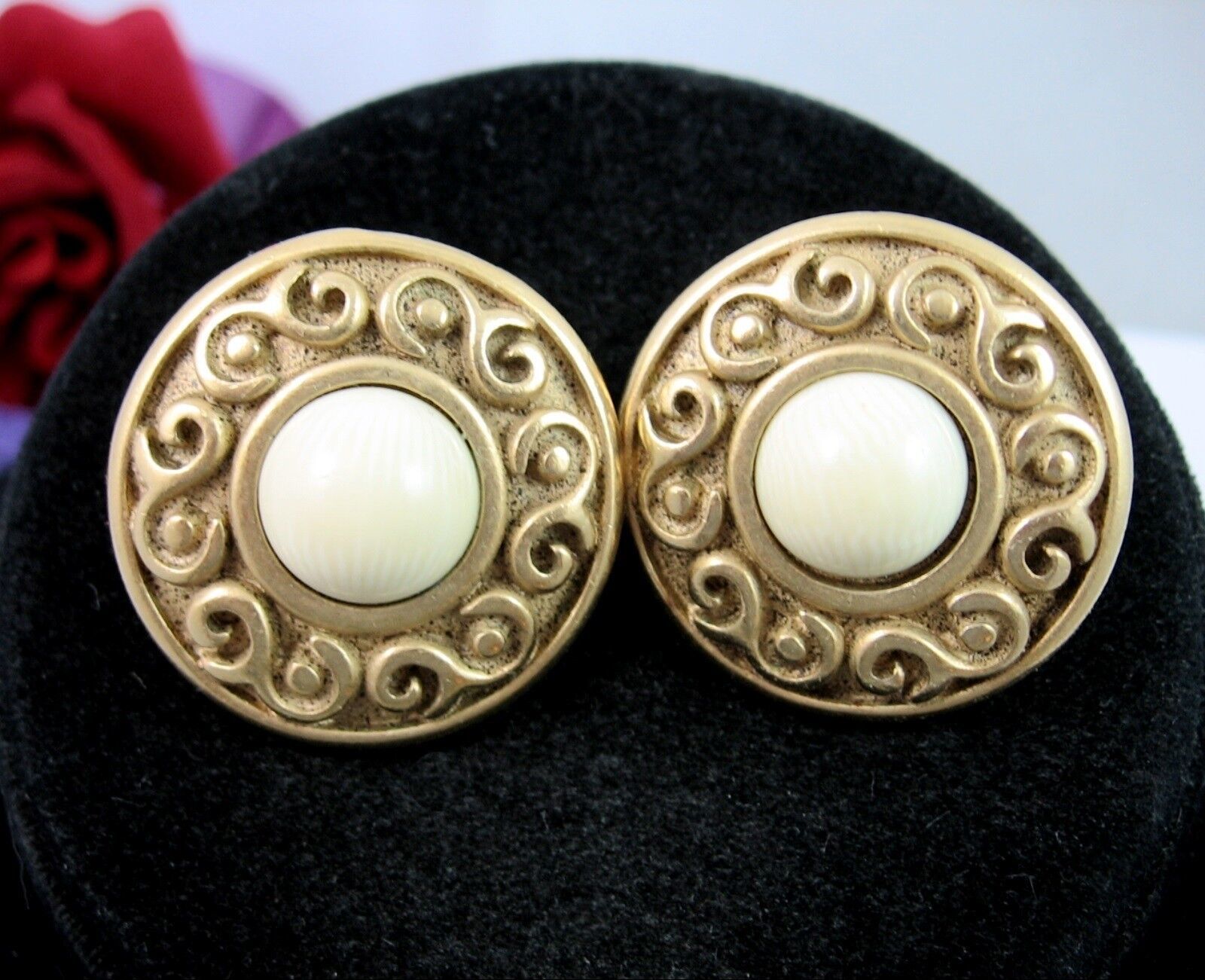 Primary image for NAPIER Round White Cab S Design CLIP ON SCREW BACK EARRINGS Vintage Goldtone 1"
