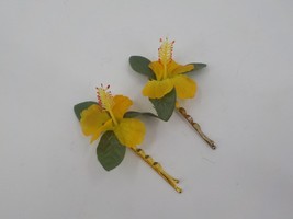 PAIR OF HAIR BOBBIE PINS YELLOW HIBISCUS FLOWERS GOLD COLORED BOBBIE PIN... - £5.50 GBP