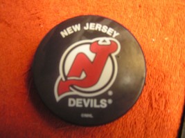 NHL New Jersey Devils Official Licensed Logo InGlasCo Puck - £7.00 GBP
