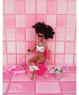 DOLL NAOMI IN THE BATHROOM WALL ART POSTER - CASSOLINO - KRUGERS POSTERS... - $40.72 CAD