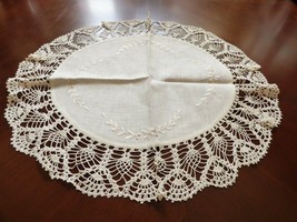 VTG ecru linen Table Doily Lace Dresser Decorative lace &amp; embroidery round - £15.79 GBP