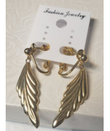 Vintage Napier Gold Tone Dangle Drop Screw Back Leaf Shaped Earrings - $26.69 CAD