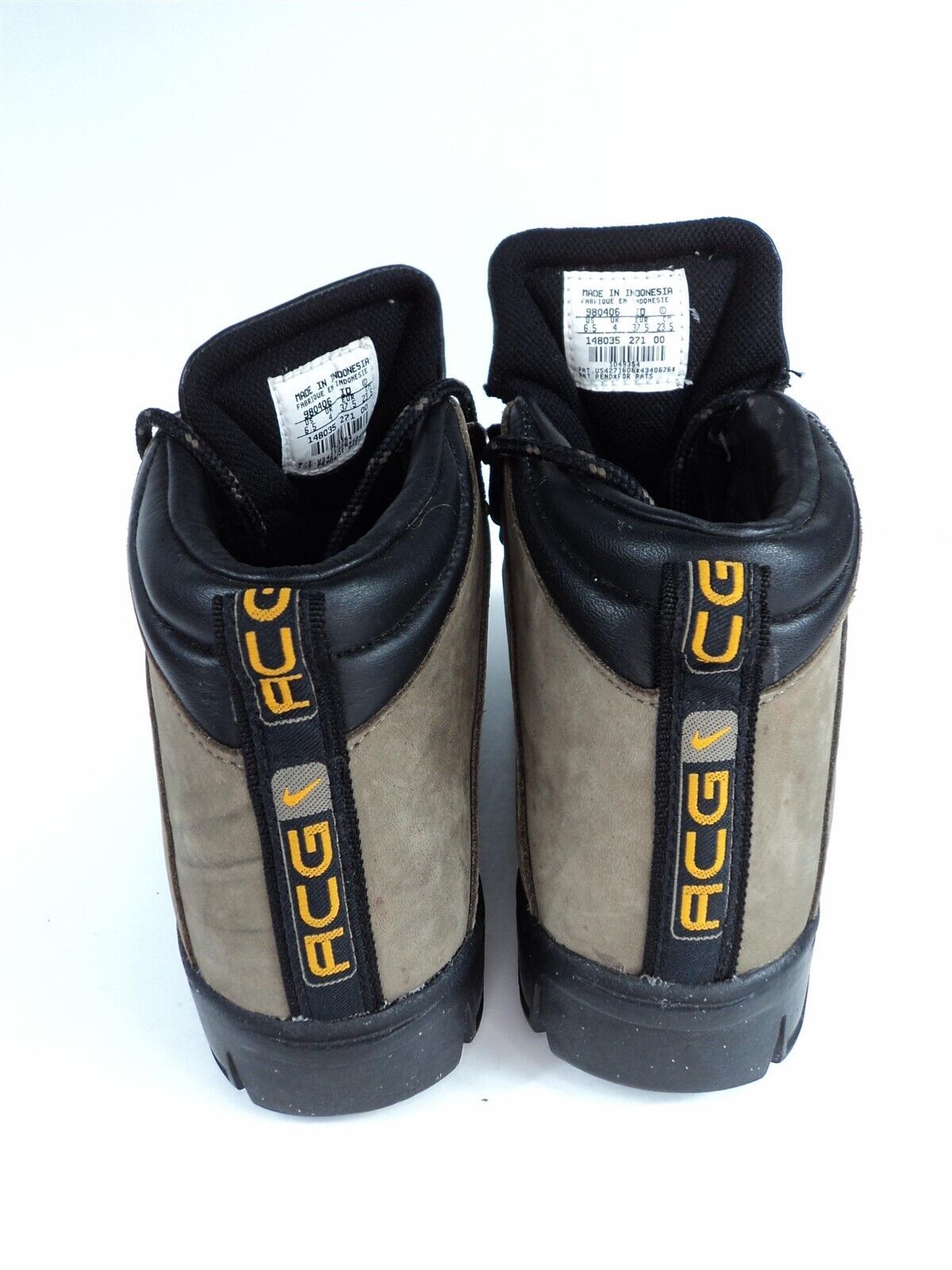 nike acg regrind hiking boots