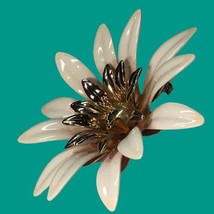 Daisy Flower Enamel Gold Tone Mod Statement Vintage Sarah Coventry Brooch - £21.97 GBP