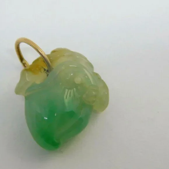 ESTATE 14K YELLOW GOLD CARVED GREEN/YELLOW JADE PEACH PENDANT 3.0g 7/8&quot; ... - $218.95