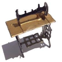 Dollhouse Miniature Victorian Treadle Sewing Machine Metal painted black gold - £6.67 GBP