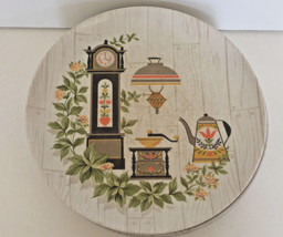 Vintage dinnerware plates plastic 6 piece set retro country farmhouse decor - $19.75