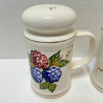 Vintage Knotts Berry Farm Berry Set of Salt and Pepper Shakers Japan Lot 2 - £13.02 GBP