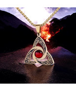 Gold Celtic Trinity Knot Pendant with Red Gemstone - €19,73 EUR