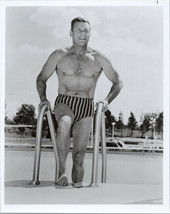 Buster Crabbe beefcake vintage 8x10 photo climbs out of pool in swimshorts - £15.73 GBP