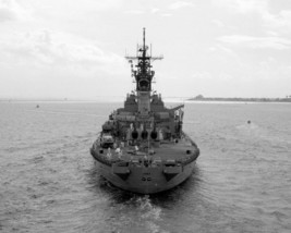Stern view of the battleship USS Iowa BB-61 arriving at Norfolk Photo Print - £6.90 GBP+