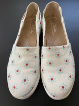 Clarks Cloudsteppers Breeze Step Loafer Womens US 5.5M Daisy White Canvas - $16.20