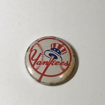 Vintage New York NY YANKEES Logo Baseball PINBACK Pin - £10.21 GBP