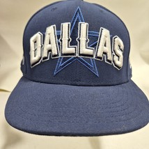 New Era 59Fifty Dallas Cowboys NFL Spellout Fitted Hat 7 1/2  Blue White - €17,15 EUR