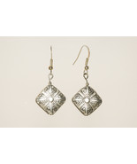 Diamond shaped sterling silver plated metal earrings - $169.27 MXN
