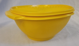 Vintage Tupperware Harvest Yellow Serving Bowl #836-4 Lid #837-3 - £11.42 GBP