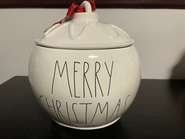 RAE DUNN MERRY CHRISTMAS  ORNAMENT CANISTER/COOKIE JAR - $1,234.49 MXN