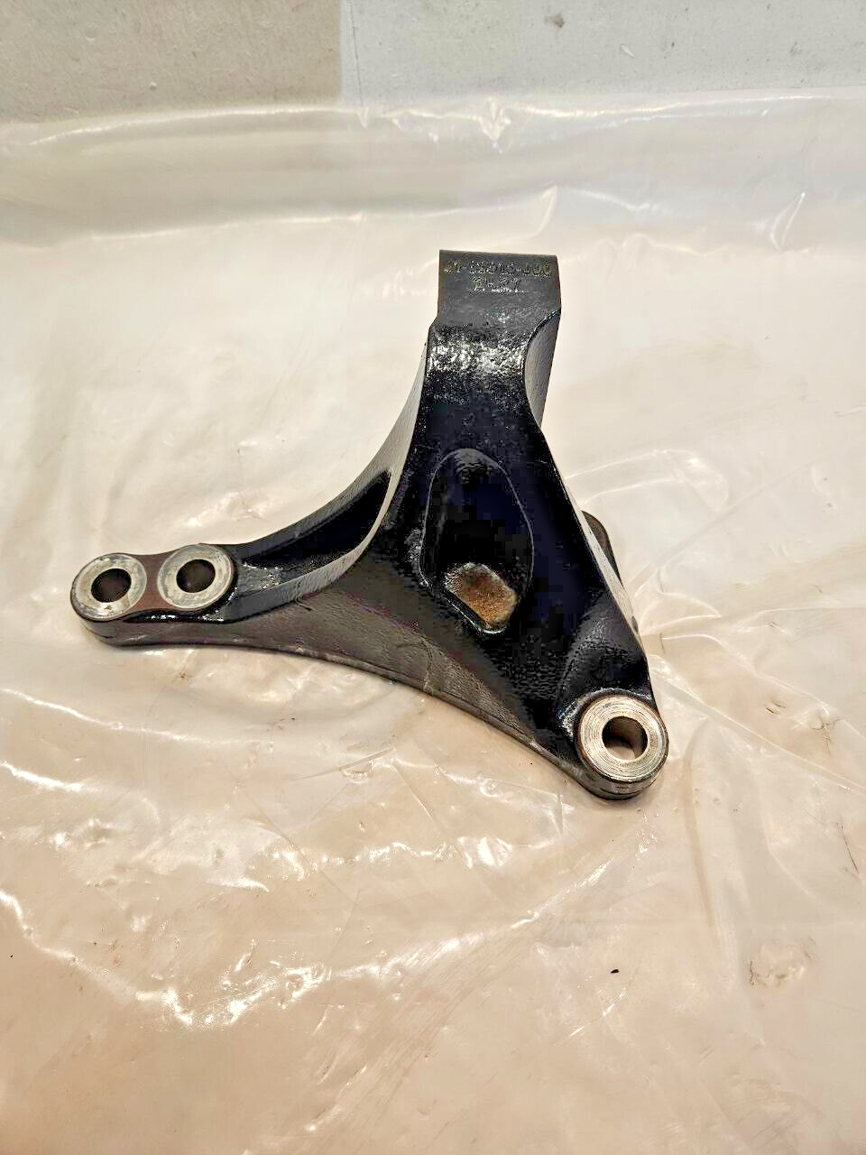 2017-2023 FREIGHTLINER CASCADIA FRONT LEFT ENGINE MOUNT SUPPORT BRACKET OEM - $116.53
