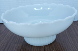 Vintage E.O. Brody Company Milk Glass Scalloped Candy Serving Dish Bowl M2000 - $7.91