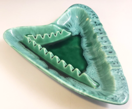 Vtg Mcm Ceramic Atomic Modern Ashtray Emerald/ Sea Foam Green Splatter Boomerang - £55.87 GBP