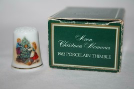 AVON Christmas Memories 1982 Porcelain Thimble in Box  #2221 - £9.55 GBP