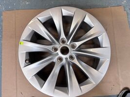 2017 2018 2019 2020 TESLA MODEL S OEM WHEEL 19X8 19&quot; INCH SILVER 1059337... - €301,36 EUR