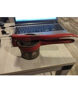 Vintage Red Steel Potato Masher Ricer Food Press Long Handled - $110.27 MXN
