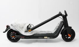 NIU KQi3 Pro Foldable Electric Kick Scooter K3P31EB1A11 image 3