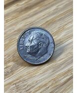 Vintage 2001 Dime Pin Pinback Coin Currency Money KG JD - €10,18 EUR