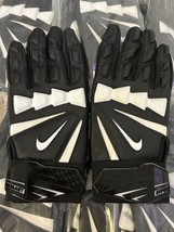 Nike Men’s Hyperbeast 2.0 Lineman Football Gloves Black &amp; White New NFL NWT - €16,87 EUR+